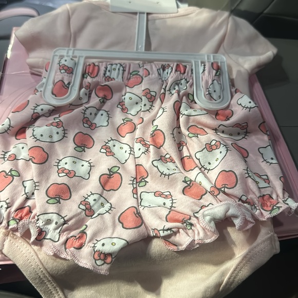 Hello Kitty Matching Set - Picture 5 of 9